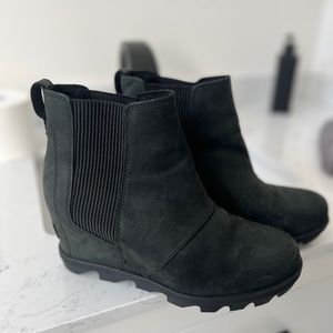 Sorel
Joan of Arctic Wedge II Chelsea Boots